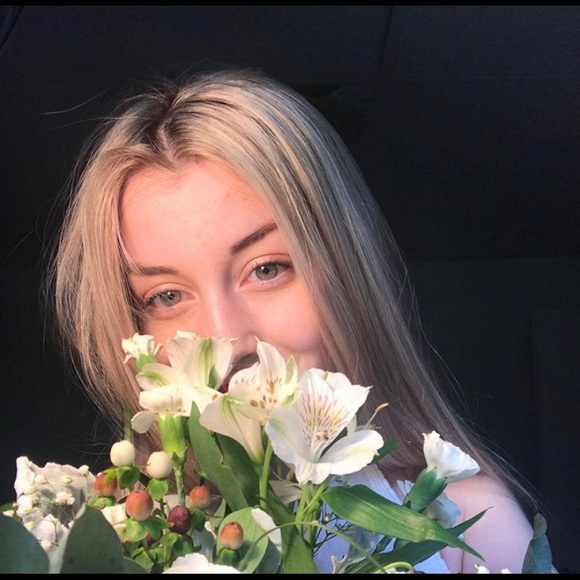 Meet your Posher, Julie - Picture 1 of 1